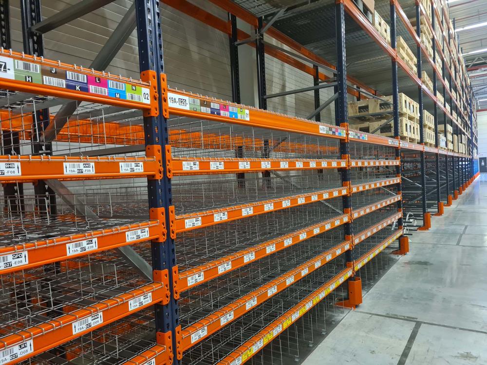 Gaaslegborden boven orderpickniveaus