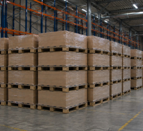 Medewerker overlijdt door omvallende pallet - Rechter ziet 6 oorzaken